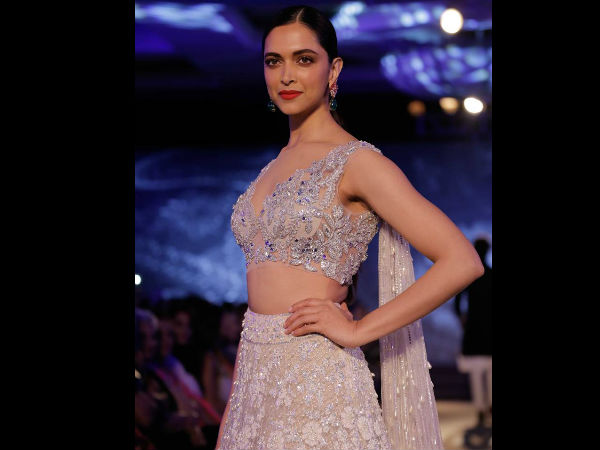 हैवी एम्बॉइडरी लहंगे में नजर आई दीपिका 