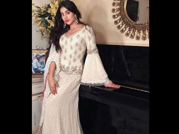 janhvi-kapoor-looks-like-diva-at-sonam-kapoor-anand-ahuja-wedding