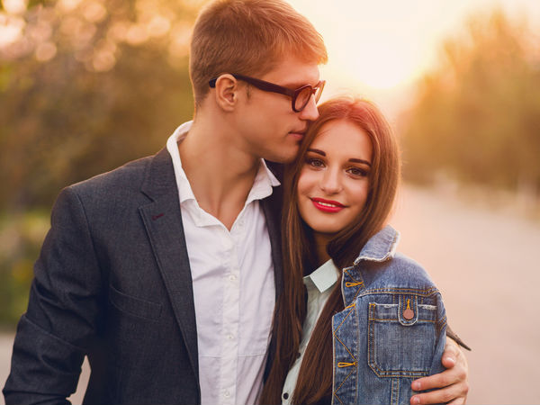 3. वो काम में रहता है उलझा हुआ 