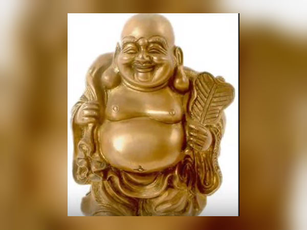 कमण्डल में बैठे हुये लाफिंग बुद्धा