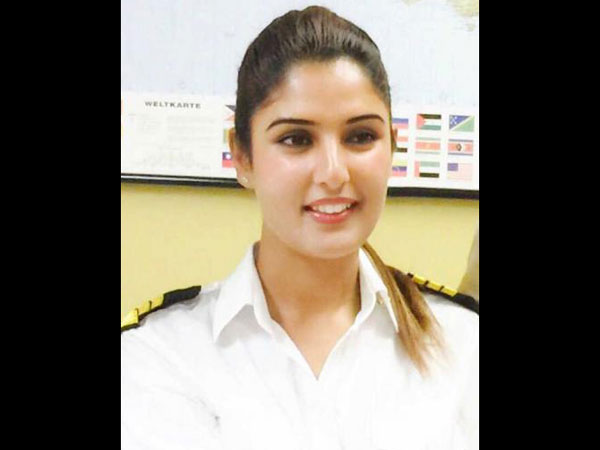 Meet Iram Habib, The First Muslim Woman Commercial Pilot From Kashmir
