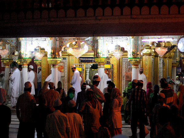 निज़ामुद्दीन औलिया की दरगाह 