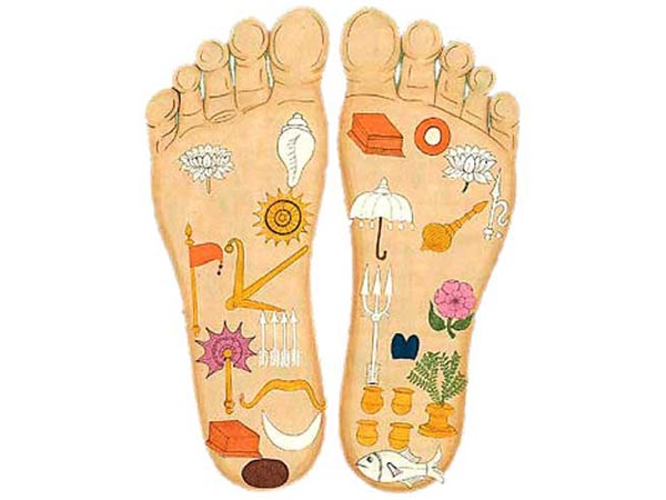 पैर में सांप या चूहां 