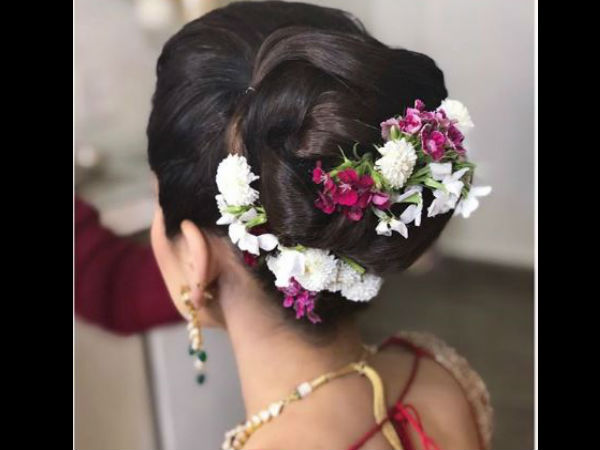 लाइट फ्लोरल बन 