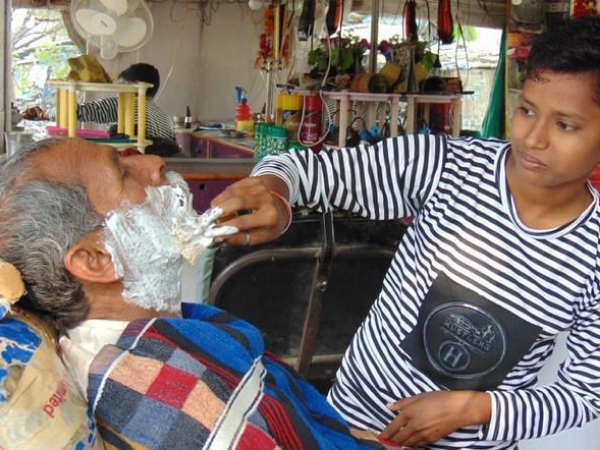 बना दिया सैलून 