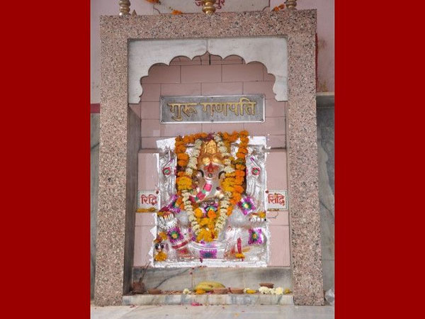 दर्शन करने आते है आज भी युवा भक्‍त 