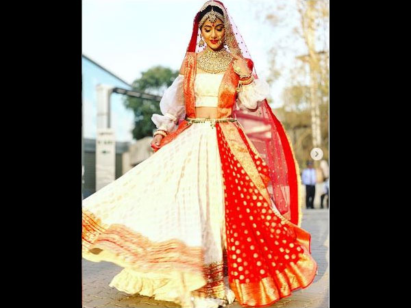 Hina Khan aka Komolika is winning the internet with her Bengali bridal look