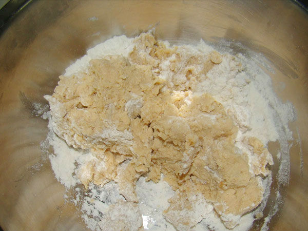  नाखून से रगड़े