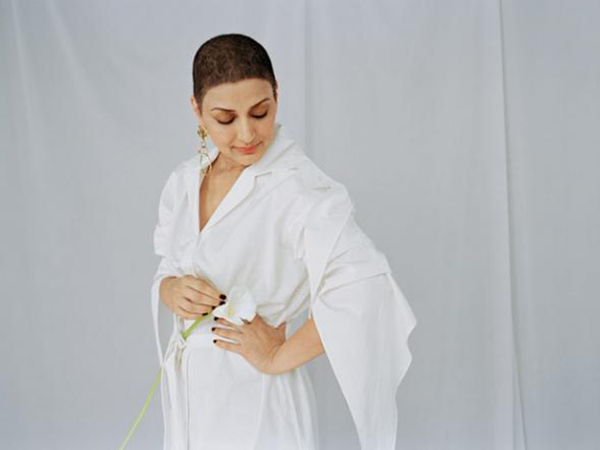 Sonali Bendre looks beautiful as she flaunts her surgery scar in her latest photoshoot