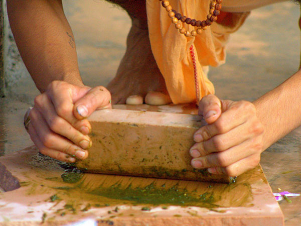 भांग और 1875 की क्रांति 