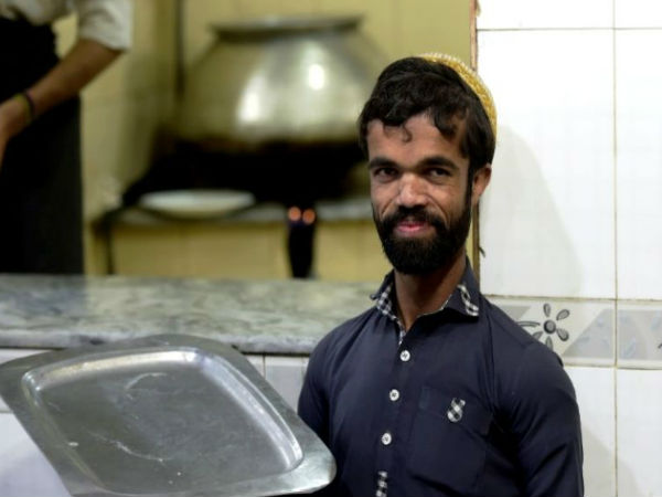 रेस्‍टोरेंट में लगी रहती है भीड़ 