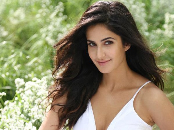 2. आपको मिलते हैं प्यार और डेटिंग से जुड़ी बेफिजूल सलाह 