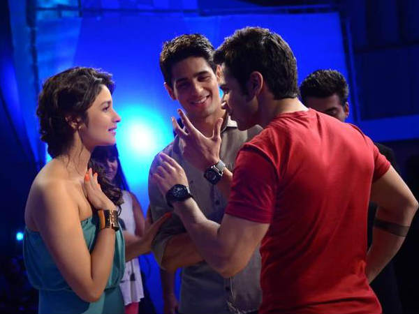 1. दूसरे लोगों को आपकी लाइफ में रहती है ज्यादा दिलचस्पी