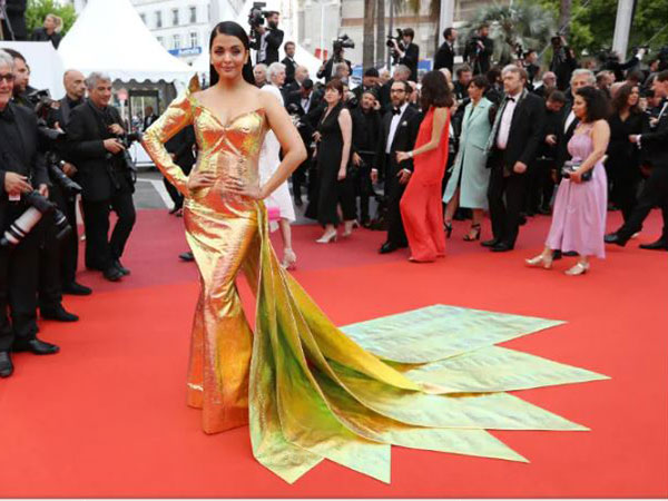  Aishwarya Rai Bachchan glitters like gold on the red carpet At cannes 2019 