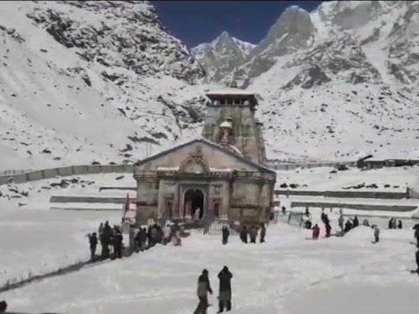 केदारनाथ में है बर्फ