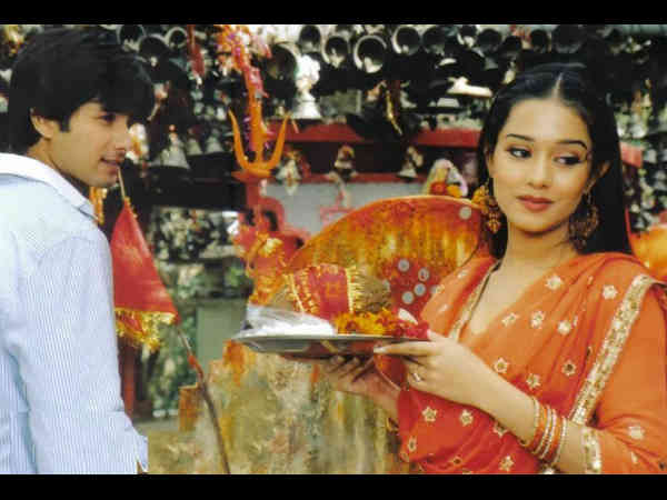 साथ ले जाएं कोई तोहफा 