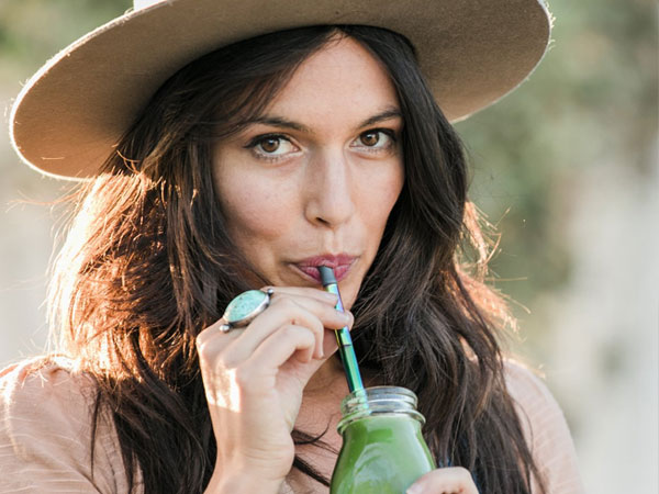 दांतों पर दाग-धब्बे का कारण