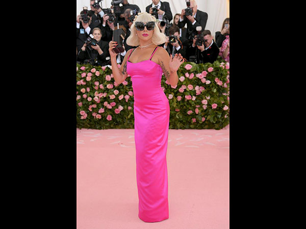 Lady Gaga changes Four Dresses in front of photographers at Met Gala 2019
