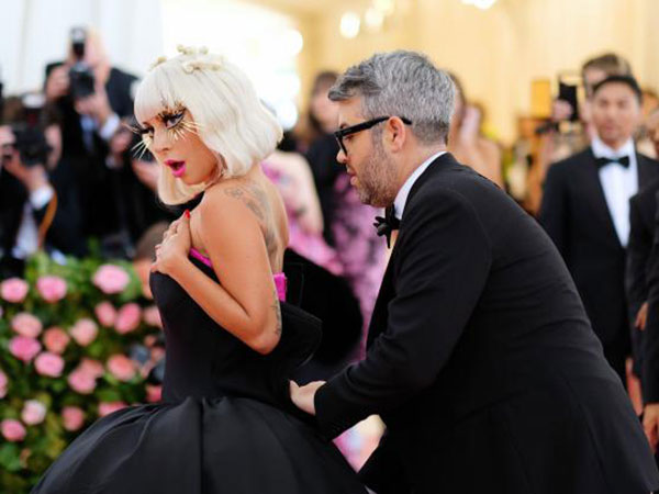 Lady Gaga changes Four Dresses in front of photographers at Met Gala 2019