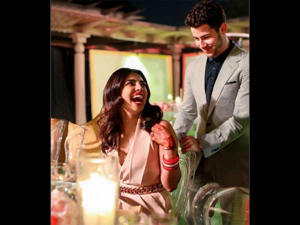 पार्टनर को दें सरप्राइज