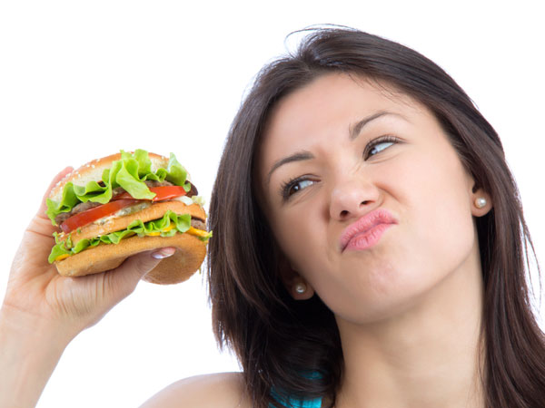 जो खाती हो जरूरत से ज्यादा खाना