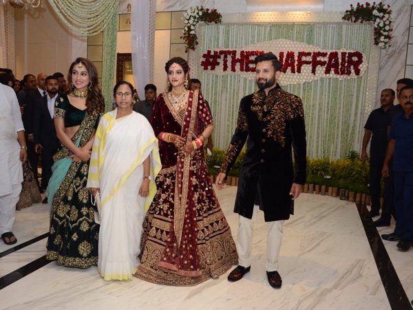 nusrat-jahan-dazzles-at-her-kolkata-reception-check-out-photos