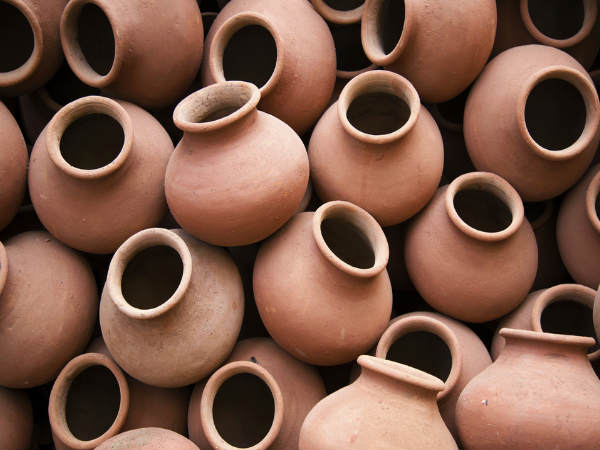 क्षारीय गुणों वाला 