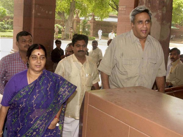 दोनों साथ कर चुके हैं वकालत