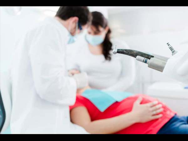 प्रेग्नेंसी में कब न करें दांतों का इलाज