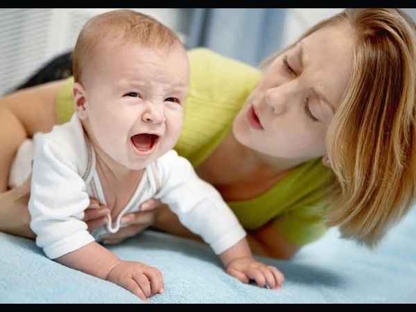 अपने पास ऐसे सुलाएं