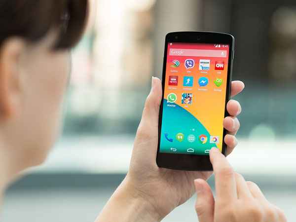 फोन चेक करने की आदत से टूटे 45 प्रतिशत रिश्ते 