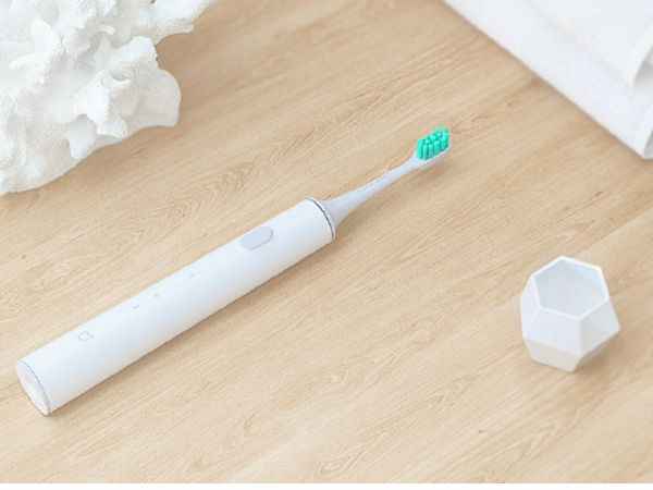  ब्रश के ब्रिसल को ढ़ंके