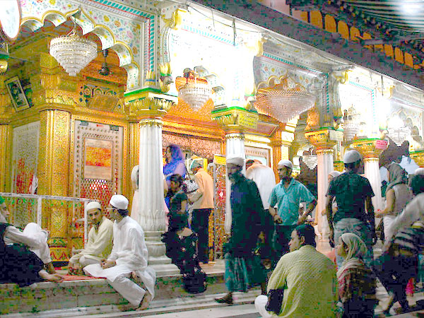 How Delhis Hazrat Nizamuddin Dargah Began Celebrating Basant Panchami