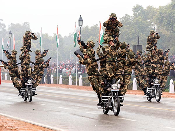 गहनता से होती है सुरक्षाकर्मियों की जांच गहनता से होती है सुरक्षाकर्मियों की जांच