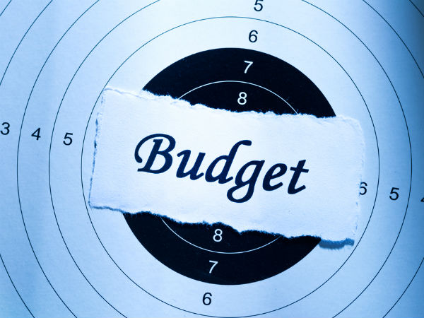  सात दिन कड़ी निगरानी में रहते हैं अधिकारी