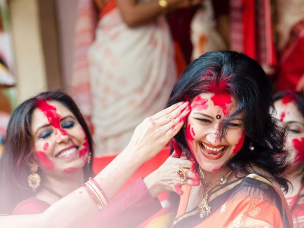  घर पर ऐसे बनाएं सिंदूर