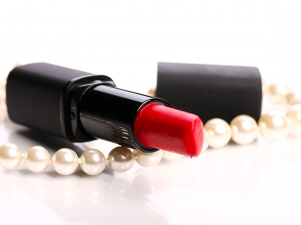 रेड लिपस्टिक 