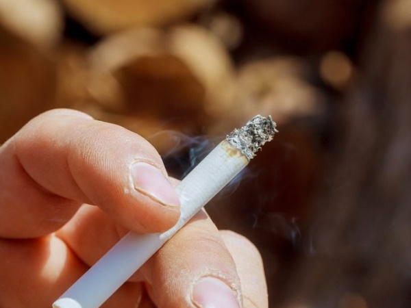 पीले नाखून 