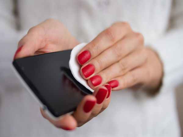 ऐसे साफ करें मोबाइल की स्‍क्रीन 
