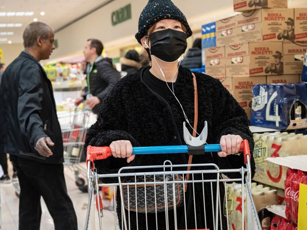 बाहर जाए तो मास्‍क लगाएं