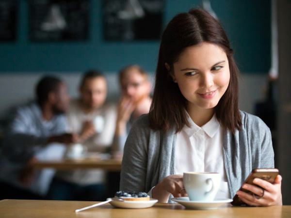 नहीं छिपती मुस्कुराहट