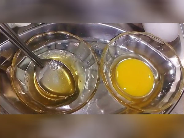 अंडे का सफेद हिस्सा और शहद अंडे का सफेद हिस्सा और शहद