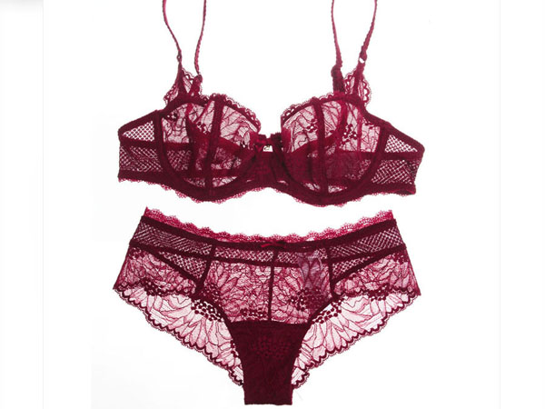 थॉन्ग ब्रा लॉन्जरी