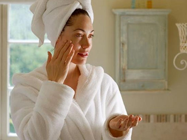 मॉइश्चराइजर क्यों लगाते है