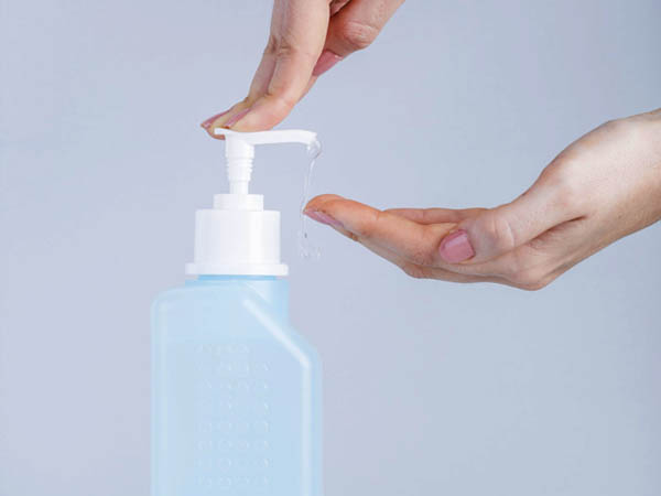सिर्फ पानी से हाथ धोना काफी नहीं है