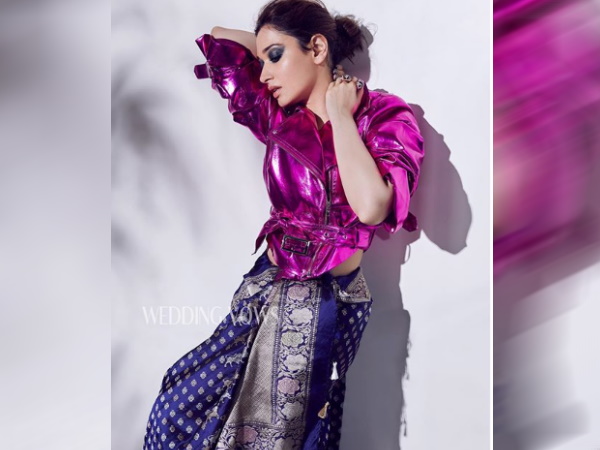 पर्पल जैकेट ब्लू साड़ी