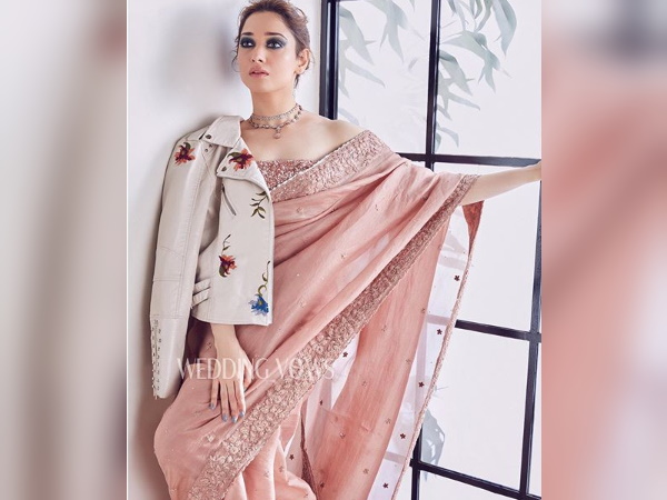 फ्लोरल जैकेट और साड़ी