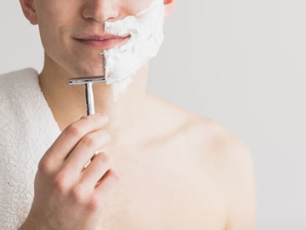 डेड स्किन को हटाने में करता है मदद