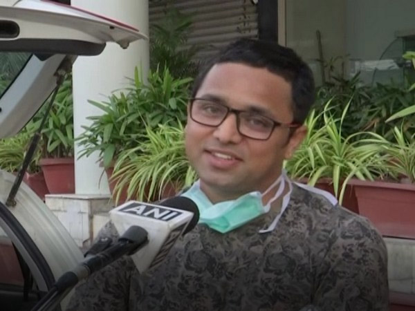 कोरोना वायरस के खिलाफ इस जंग के लिए लोगों ने छोड़ा सबकुछ