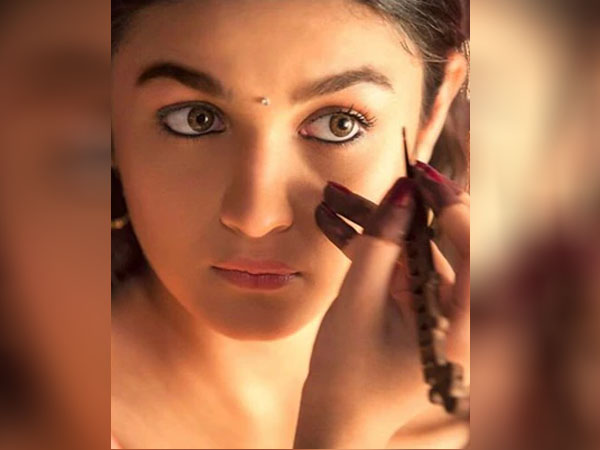 एक स्ट्रोक काजल लगाना